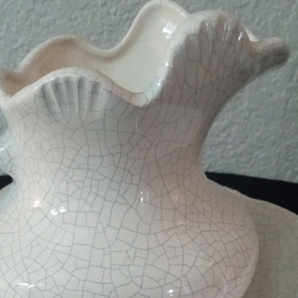 Vintage Cream Ceramic Artful Pitcher and Basin Set - Picture 8 of 12